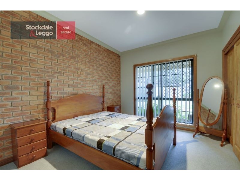 25 Donelan Drive, Hernes Oak VIC 3825
