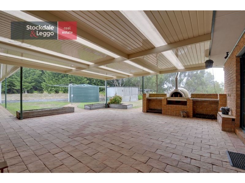 25 Donelan Drive, Hernes Oak VIC 3825