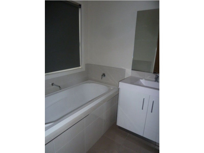 10 Barry Street, Moe VIC 3825