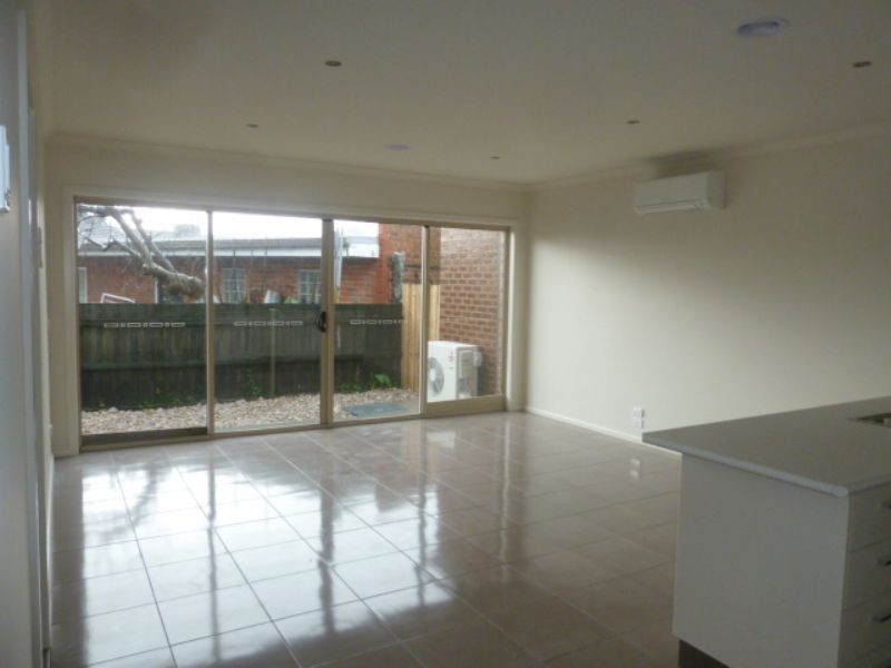 12 Barry Street, Moe VIC 3825