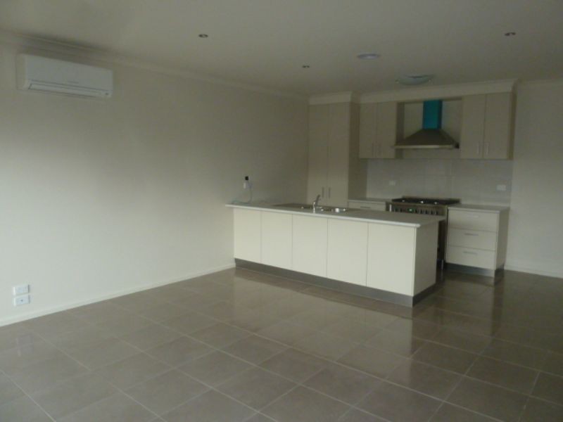 12 Barry Street, Moe VIC 3825