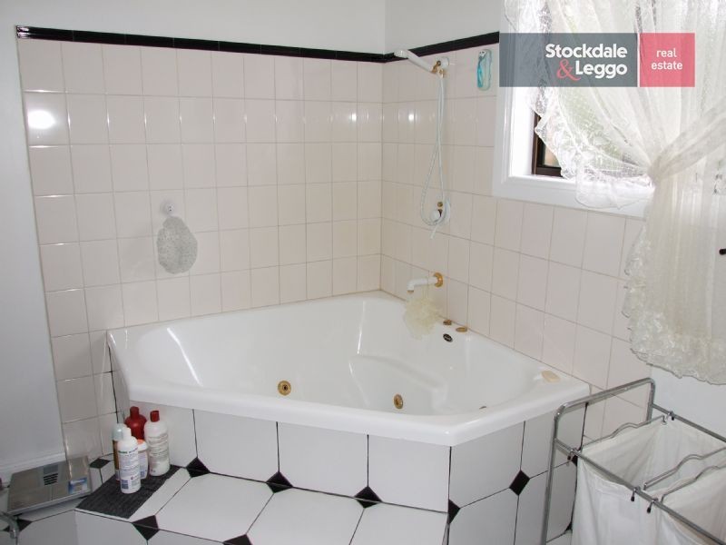16 Burrage Street, Moe VIC 3825