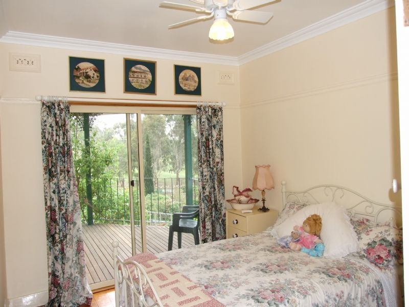 010 Yasmin Drv, Hernes Oak VIC 3825