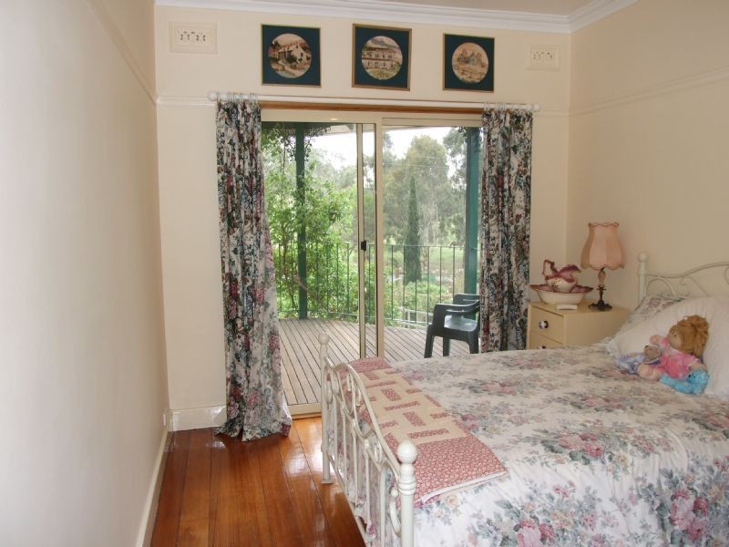 010 Yasmin Drv, Hernes Oak VIC 3825