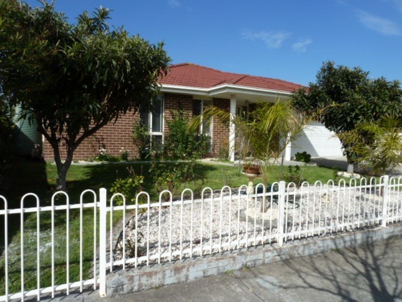 60 Dinwoodie Drive, Newborough VIC 3825