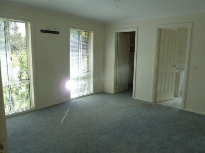 60 Dinwoodie Drive, Newborough VIC 3825