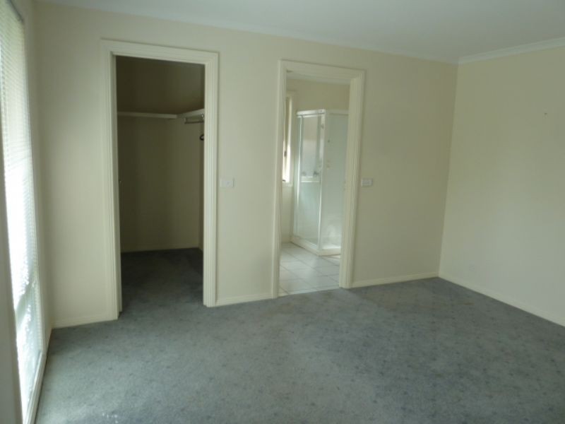 60 Dinwoodie Drive, Newborough VIC 3825