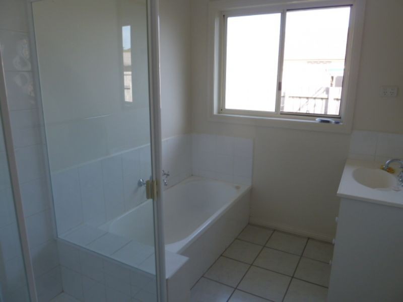 60 Dinwoodie Drive, Newborough VIC 3825