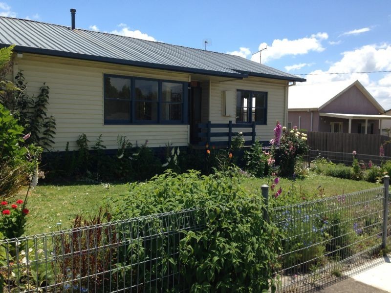 27 Cross Street, Newborough VIC 3825