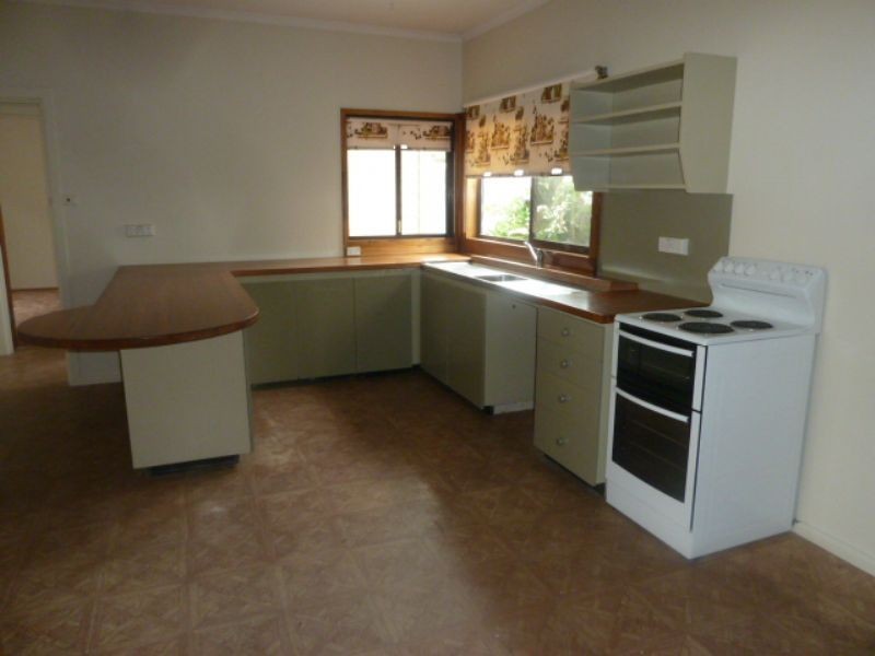 27 Cross Street, Newborough VIC 3825