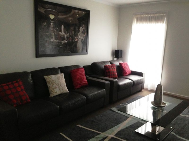 8 Parer Avenue, Moe VIC 3825