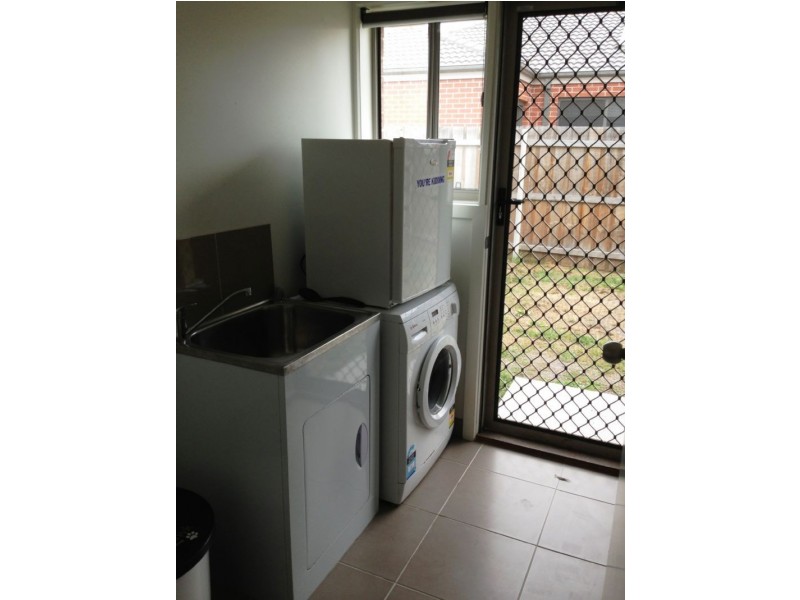 8 Parer Avenue, Moe VIC 3825