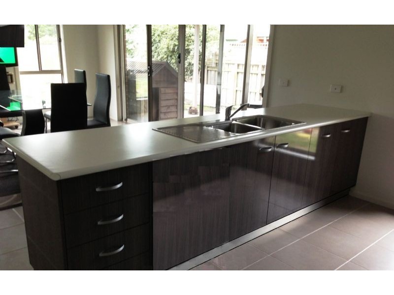 8 Parer Avenue, Moe VIC 3825
