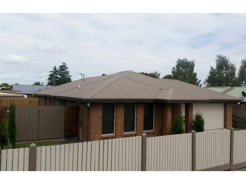 8 Parer Avenue, Moe VIC 3825