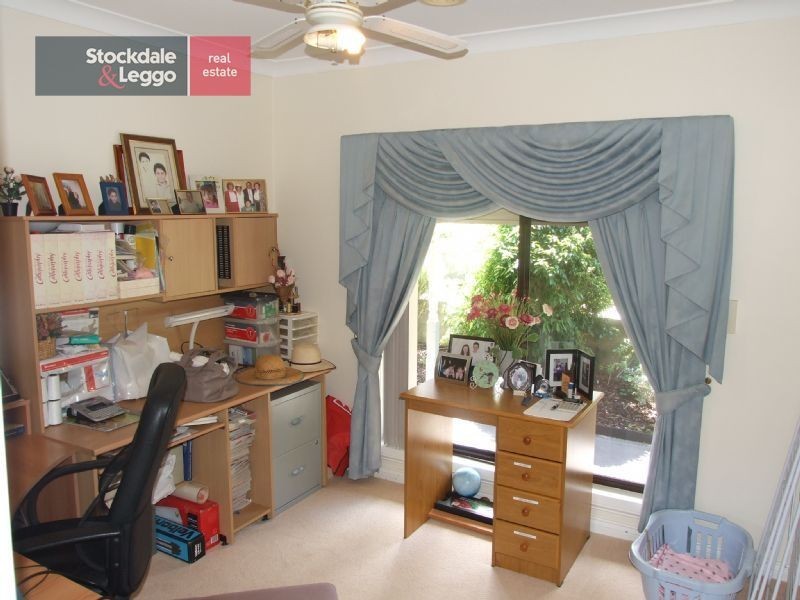 2 Outlook Way, Hernes Oak VIC 3825