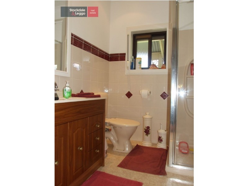 2 Outlook Way, Hernes Oak VIC 3825