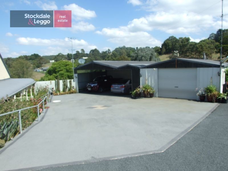 2 Outlook Way, Hernes Oak VIC 3825