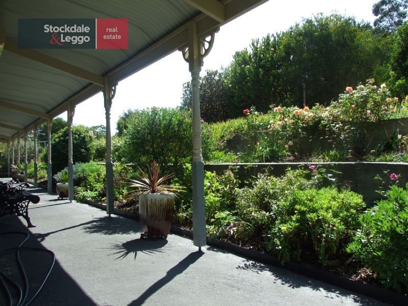 2 Outlook Way, Hernes Oak VIC 3825