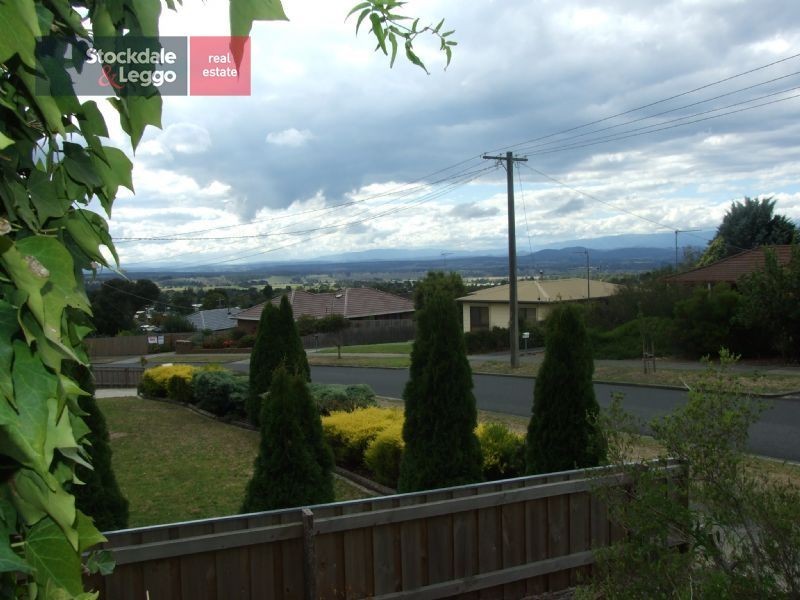 11 Libra Crescent, Moe VIC 3825