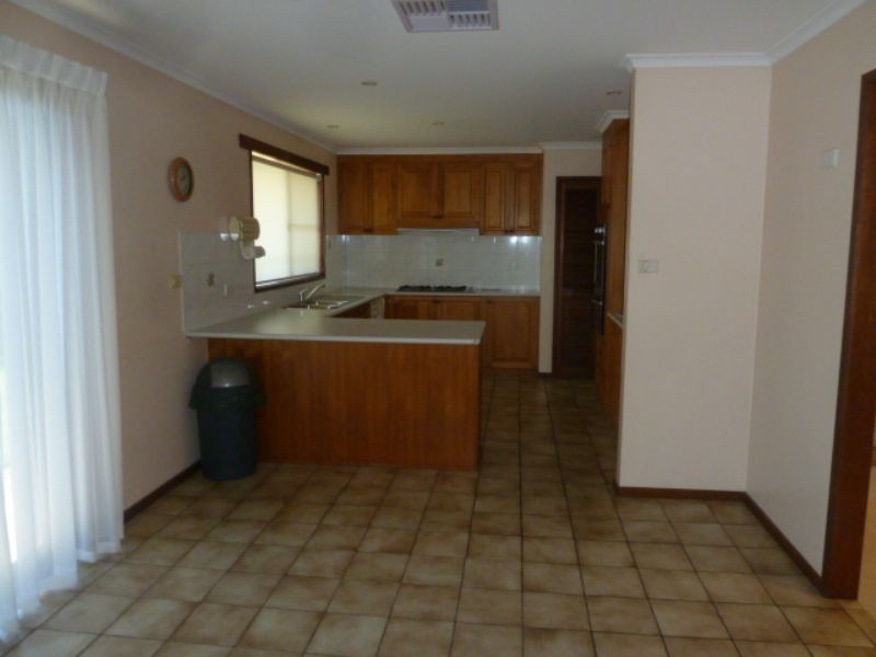 9 Cooper Court, Newborough VIC 3825