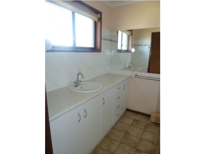 9 Cooper Court, Newborough VIC 3825
