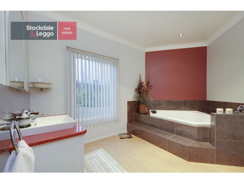 34 Pineridge Road, Moe South VIC 3825