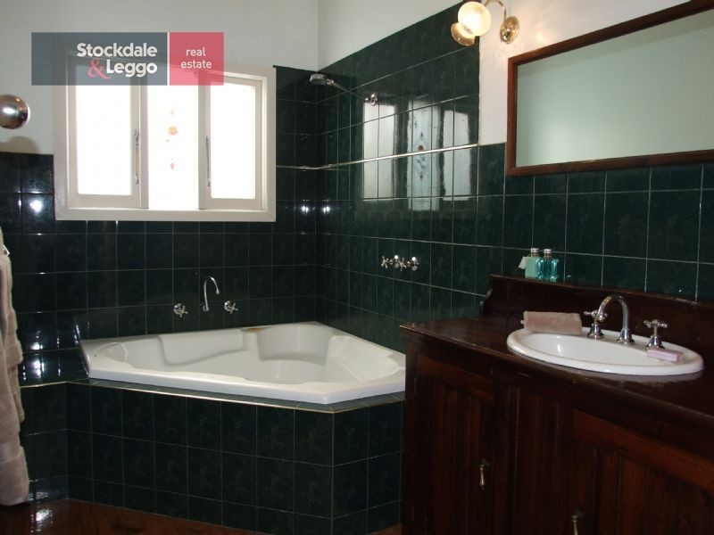 24 Thompsons Road, Newborough VIC 3825