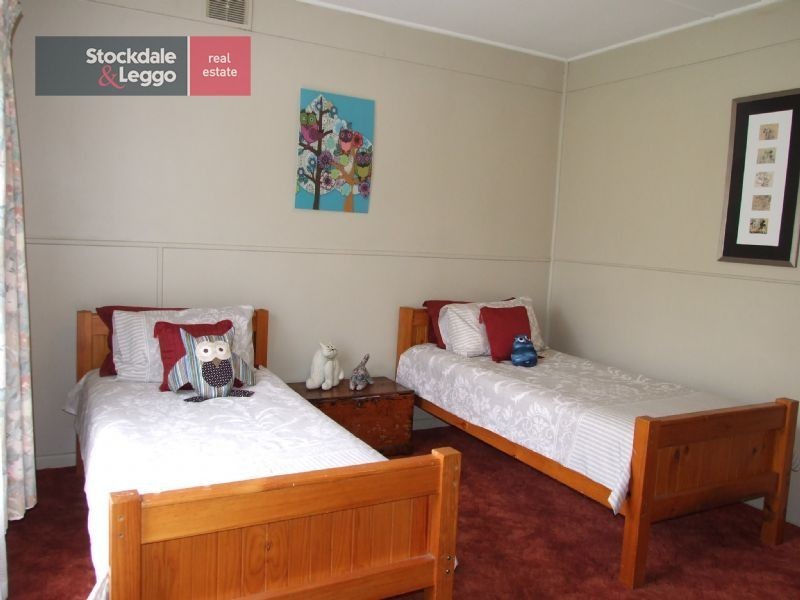 24 Thompsons Road, Newborough VIC 3825