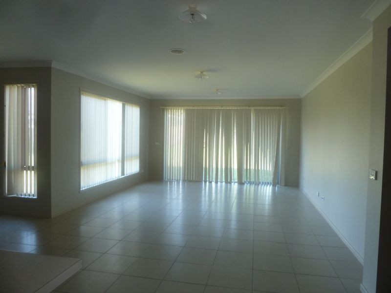 17 Stirling Street, Moe VIC 3825