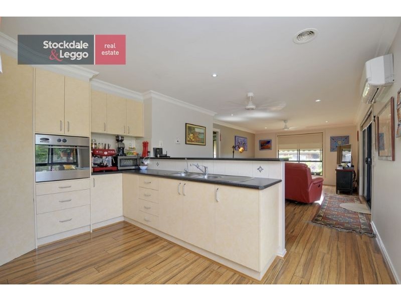 18 Saxtons Drive, Moe VIC 3825