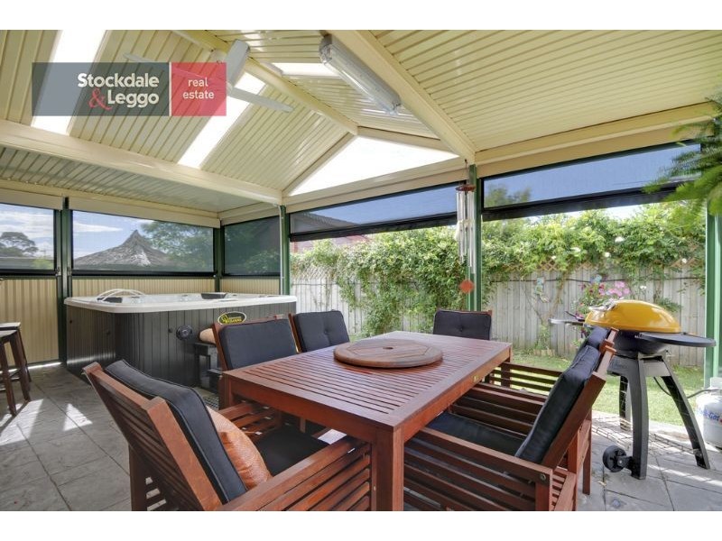 18 Saxtons Drive, Moe VIC 3825