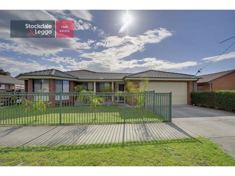18 Saxtons Drive, Moe VIC 3825