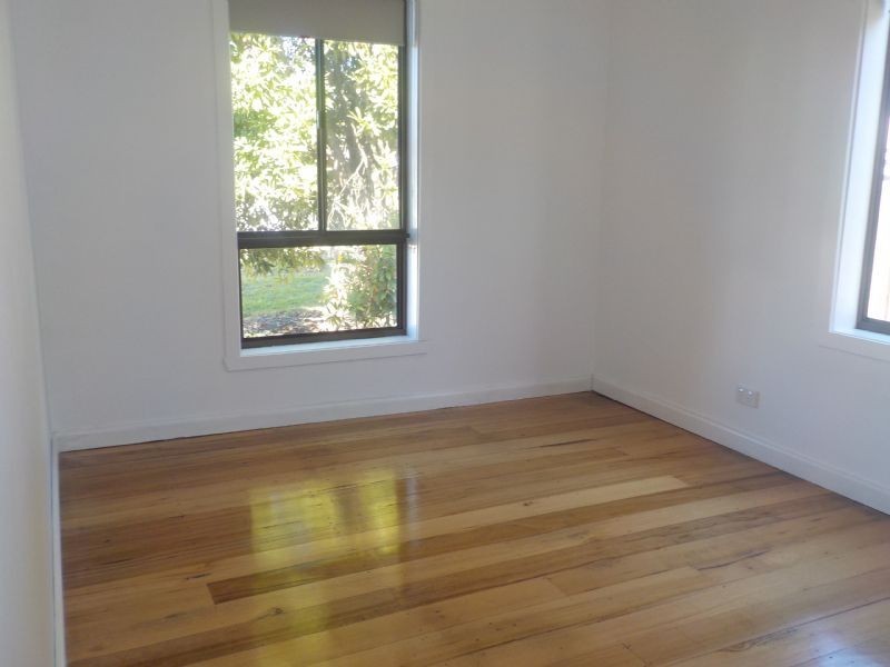 8 Worth Crescent, Moe VIC 3825