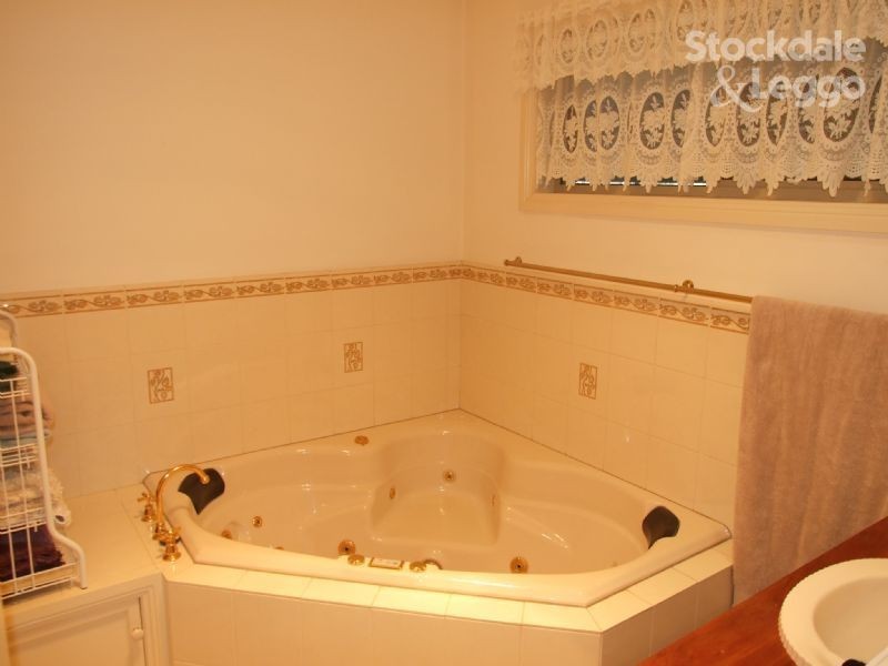 113 Donelan Drive, Hernes Oak VIC 3825