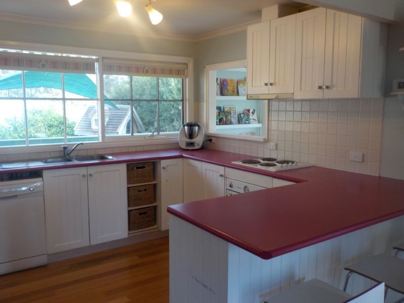 51 Donelan Drive, Hernes Oak VIC 3825