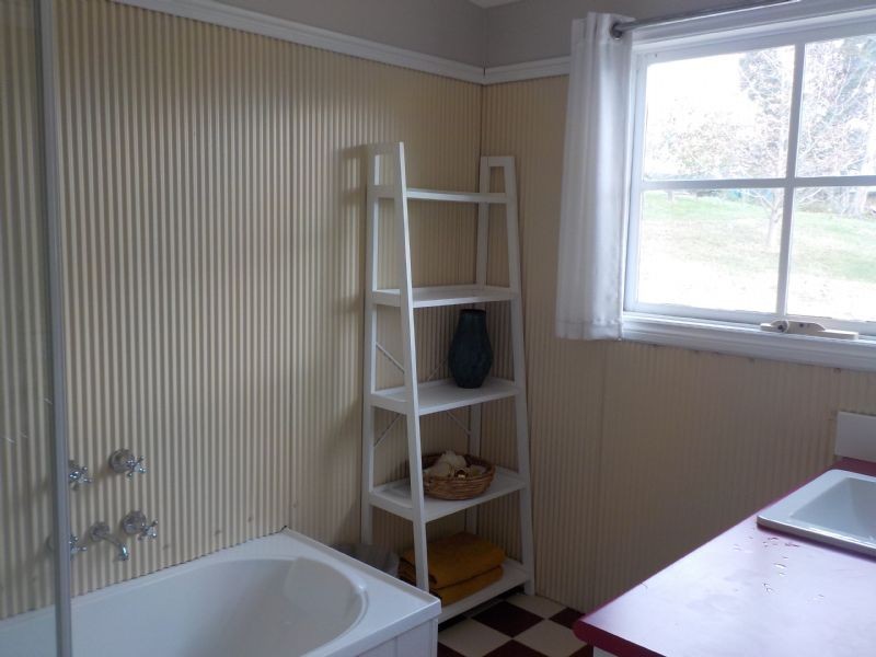 51 Donelan Drive, Hernes Oak VIC 3825