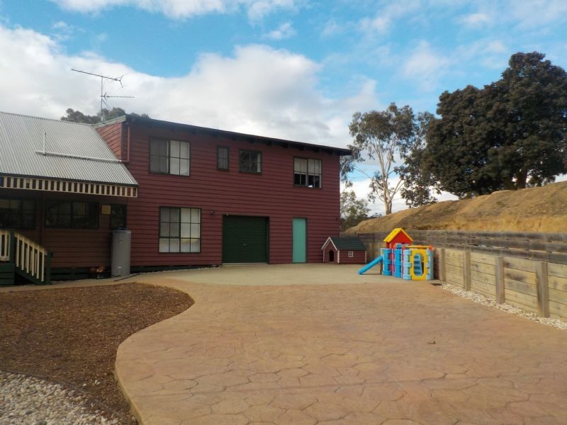 51 Donelan Drive, Hernes Oak VIC 3825