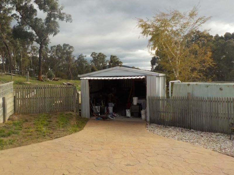 51 Donelan Drive, Hernes Oak VIC 3825