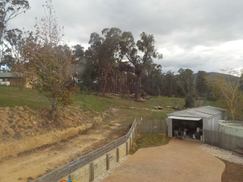 51 Donelan Drive, Hernes Oak VIC 3825