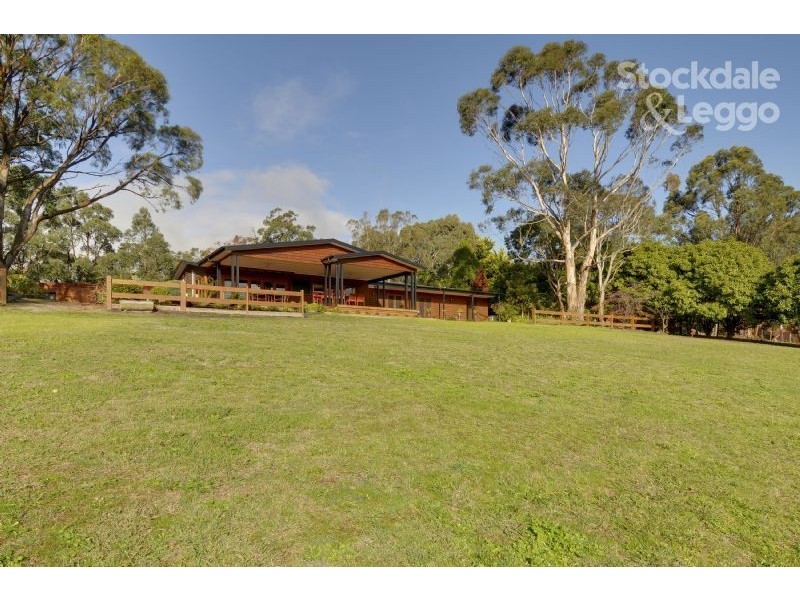 190 Pearces Track, Hernes Oak VIC 3825