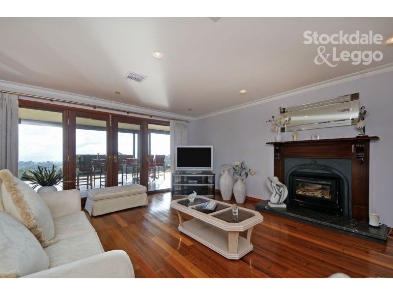 190 Pearces Track, Hernes Oak VIC 3825