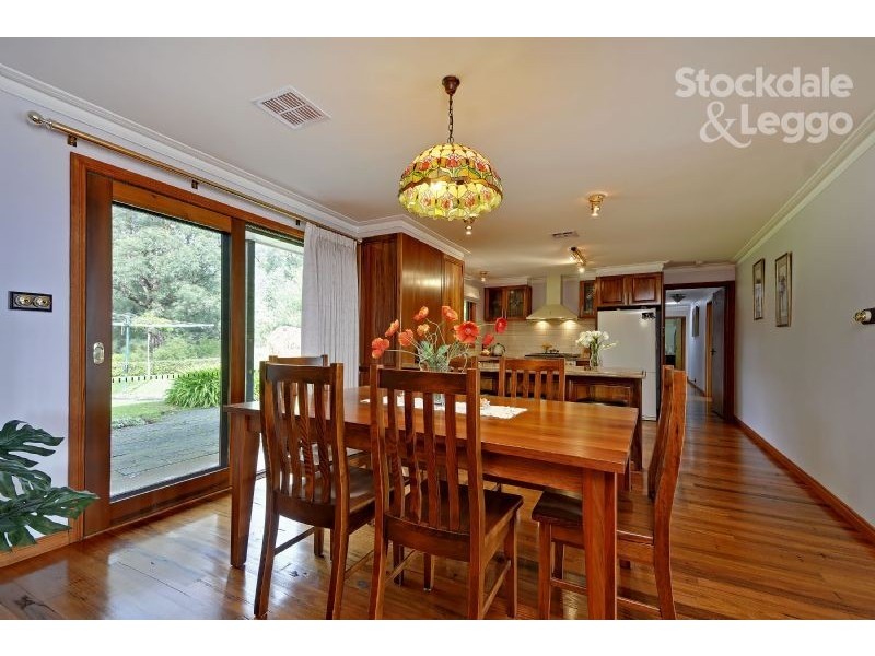 190 Pearces Track, Hernes Oak VIC 3825