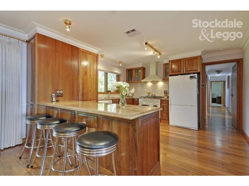 190 Pearces Track, Hernes Oak VIC 3825