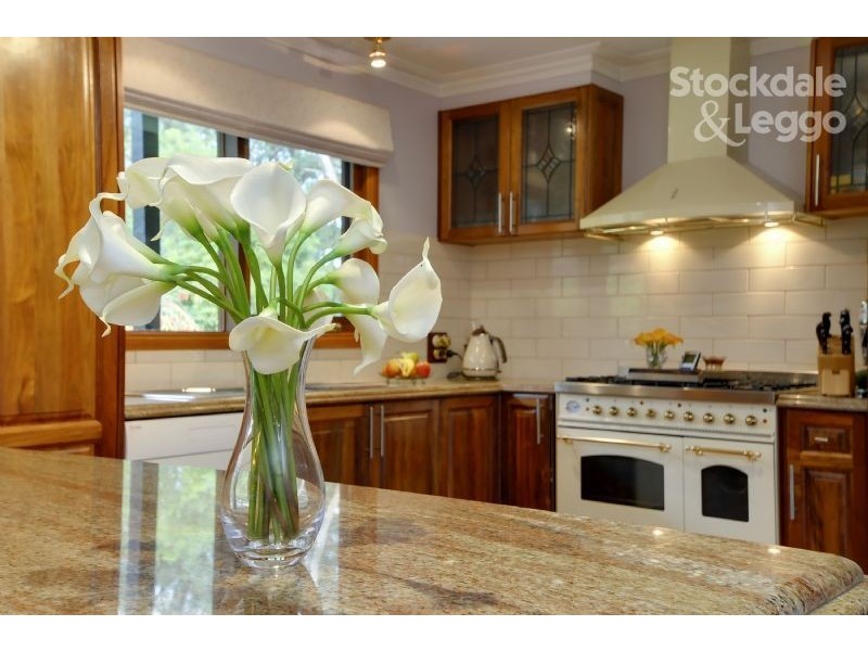 190 Pearces Track, Hernes Oak VIC 3825