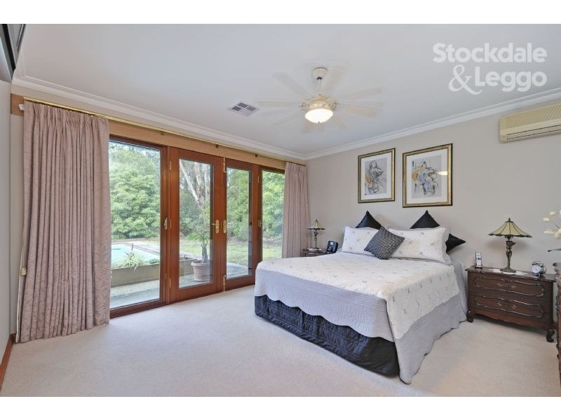190 Pearces Track, Hernes Oak VIC 3825