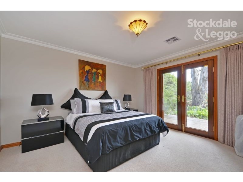 190 Pearces Track, Hernes Oak VIC 3825