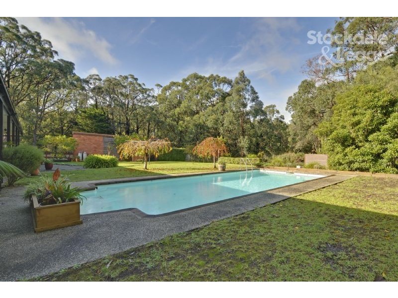 190 Pearces Track, Hernes Oak VIC 3825