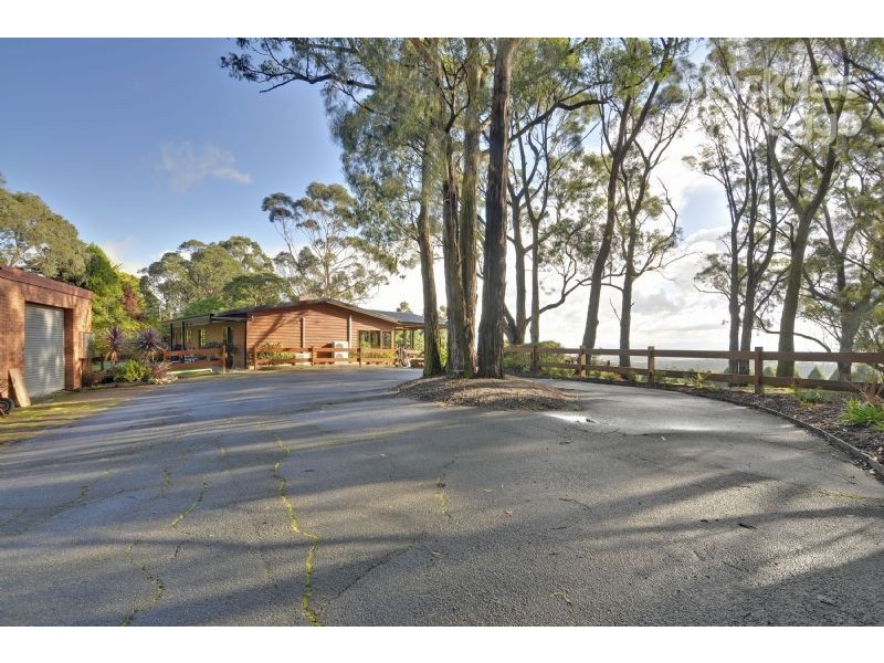 190 Pearces Track, Hernes Oak VIC 3825