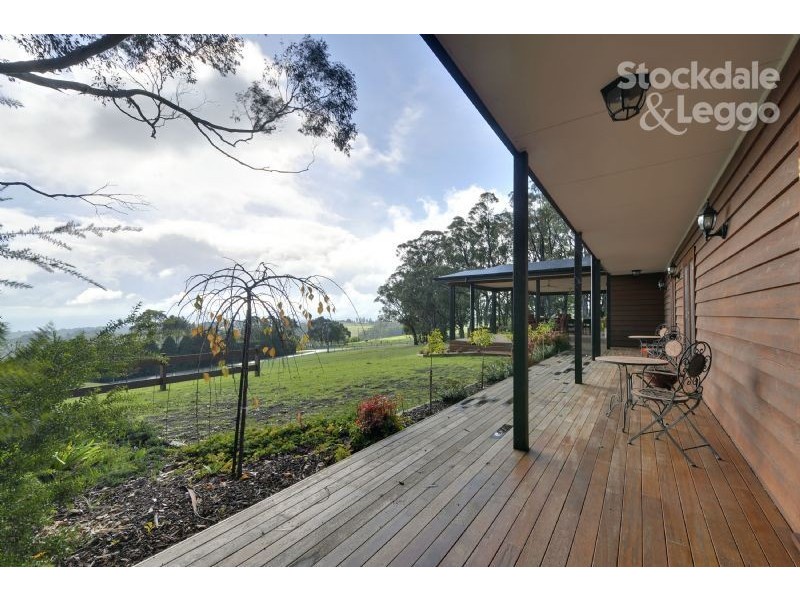 190 Pearces Track, Hernes Oak VIC 3825