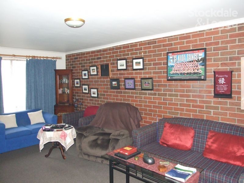 2/30 Saxtons Drive, Moe VIC 3825